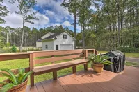 Pet-Friendly Suburban Escape w/ Deck & Grill! - Homestays