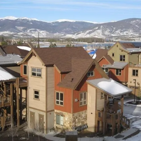 Luxury Condo, Private Hot Tub, Perfectly Located