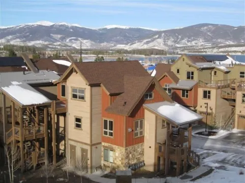 Luxury Condo, Private Hot Tub, Perfectly Located