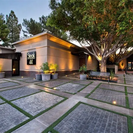 Superbly Rated-100+ Reviews. Heated Pool/Hot Tub. Pickleball Nearby. Home Office
