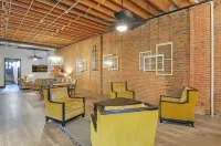 Two Story Suite Overlooking Historic Main Street Galena, IL. Sleeps 16! Hotels in Galena