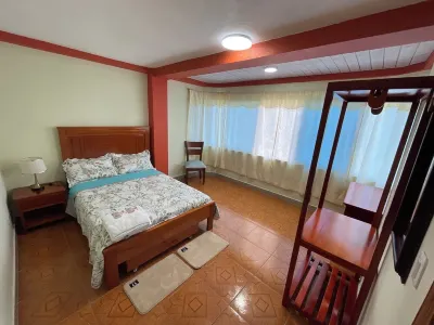 Departamento Amazonia, amoblado, cerca de todo, con wifi, agua caliente y garaje Các khách sạn ở 