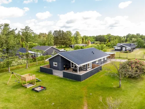 "Ebertine" - 740m to the Fjord Hotels in Storvorde