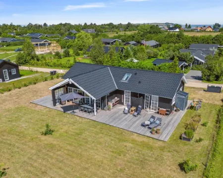 "Annerose" - 550m from the Sea Hoteles en Føllenslev