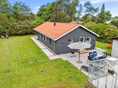 "Geske" - 3.2km from the Sea Отели в г. Калуннборг