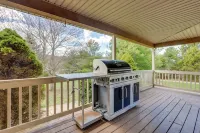 Game Room & On-site Pond: Laurelville Retreat! - 3-Star
