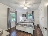 Waterfront Dunlap Cottage: Large Yard + Views Hotel di Sequatchie County