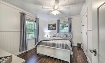 Waterfront Dunlap Cottage: Large Yard + Views