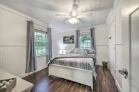 Waterfront Dunlap Cottage: Large Yard + Views