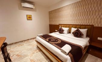 FabExpress the Divine Residency