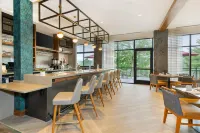 Cambria Hotel Lake Placid - Lakeside Resort - bar