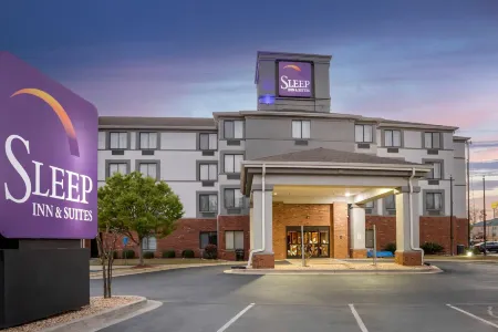 Sleep Inn & Suites Auburn Campus Area I-85 Отели рядом с достопримечательностью «Парк штата Чевакла»