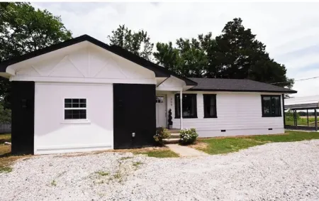 The Mayor in Gore with Kids Space!  10 mins to lake, 5 to both rivers.