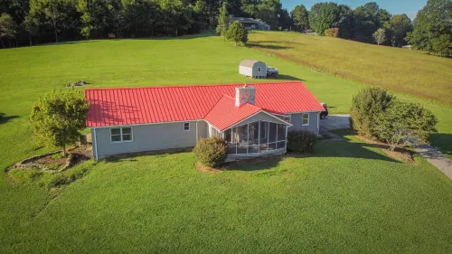 Adjacent to South Holston River. Pet/smoke free!  Great fishing! Close to BMS! Hotels in Sullivan County