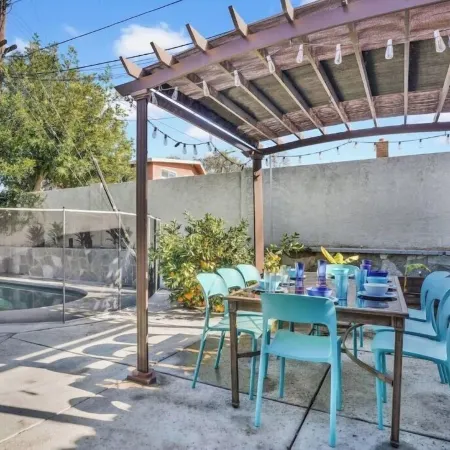 Orange Oasis 🍊- 10min to Disneyland 🎡Spacious Pool home