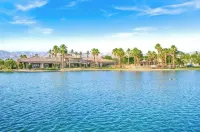 Lakefront Luxury Villa 4 bedroom+loft with Pool