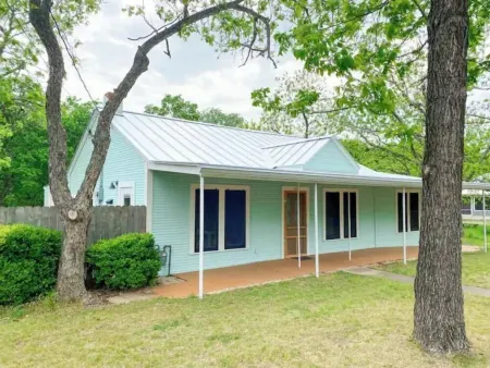 Cute 3 BDRM Near Main St. W/ Hot Tub, Fire Pit, 2 Patios, and a Backyard Oasis