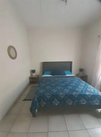 Modern 2 bedroom apartment 5 min from the mall Отели рядом с достопримечательностью «Terra Nova Seedlings»