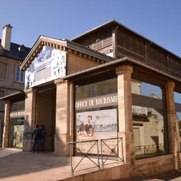 Modern Bayeux Hideaway