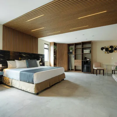 Hotel Estancia Business Class Hotels near MetroCentro
