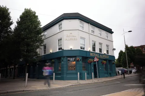 The Royal Alfred - Opposite Central Train Station