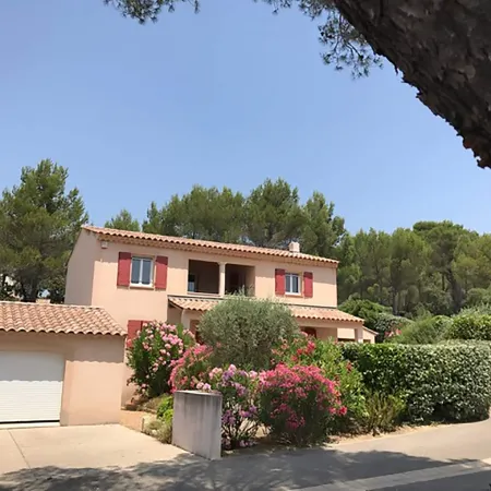 Villa in Saumane near Golf Course and Pool