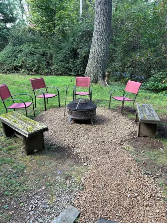 Beautiful Highlands cabin! 8 min to town-Pet friendly-lots of outdoor space Отели рядом с достопримечательностью «Трейлхед фор Йеллоу Маунтин Трейл»