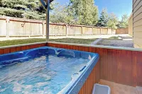 Mountain Hideaway - Hot Tub, 3 Living Areas, 5 min. to Shop/Ski