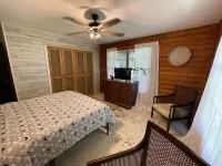 Log Cabin near Ocala and World Equestrian Center ideal for family retreats.