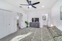 Charming San Antonio Home ~ 2 Mi to the Alamo! - Parking