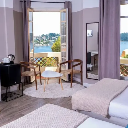 Hôtel le Provençal Отели рядом с достопримечательностью «Soneva»