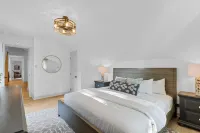 Niblick on Norman w/Heated Pool & Optional Boat Rental - Homestays