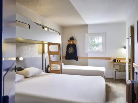 Ibis Budget Versailles Château Saint-Cyr 셍-씨흐-레꼴르 호텔