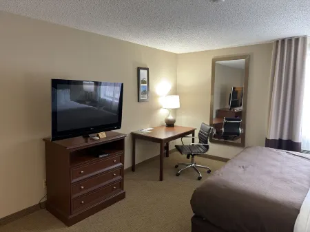 Wingate by Wyndham Utica