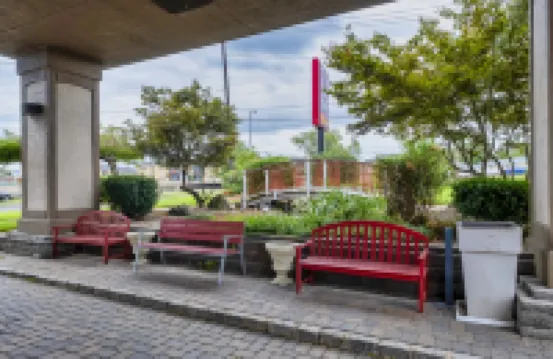 Red Roof Plus+ Woodbridge - Carteret