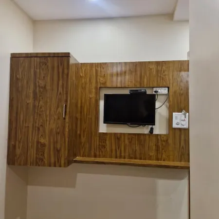Hotel AL-HAMD Отели рядом с достопримечательностью «Рынок Бхенди-Базар»