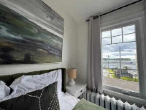Bright fresh with Harbour views close to everything!