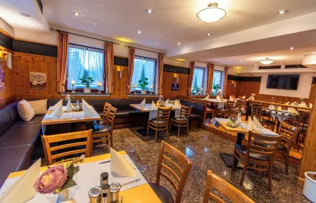 Hotel Und Restaurant Nehrener Hof Отели рядом с достопримечательностью «Barfußpark Hechingen»