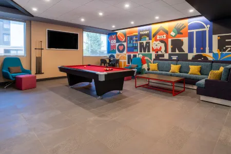 Tru by Hilton Commerce