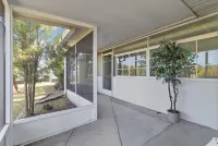 "Fountain of Youth" 2 bedroom 3 bath, bikes, BBQ 웜 미네랄 스프링스 호텔