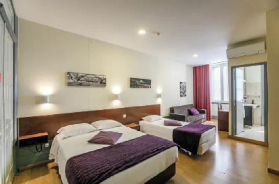Hotel Estoril Porto Hotel dekat Menara Clerigos