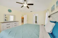 Bright Florida Escape w/ Pool, Near Disney World!