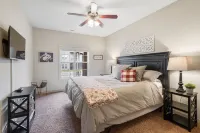 The Gathering Place - Minutes to 61-Acre Theme Park - Villas