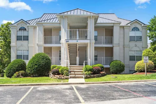 Table Rock Cottage Tranquil 2 Bdr Condo 5 Min to Table Rock Lake!