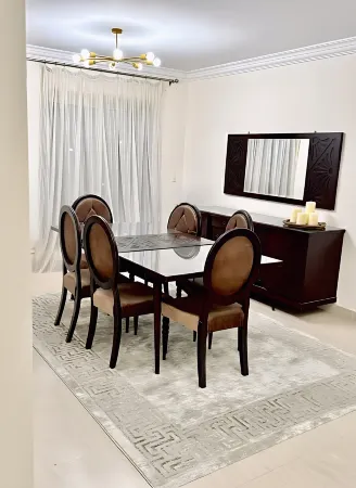 2Bedroom Apartment and Living Room at Shiekh Zayed Отели в г. Город Шейхов