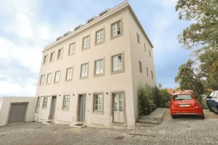 Ajuda Palace Inn Lisbon Apartments Отели рядом с достопримечательностью «Ajuda Botanical Garden»