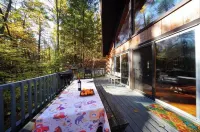 Beautiful Log House In Bolton  In Lake George Paradise! Dog friendly! Hotels in Bolton Landing