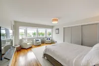 Stunning Westhampton Beach Home w/ Private Pool - Parkplatz