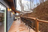 Night Owl 3 Bedroom Cabin by RedAwning - Chalets