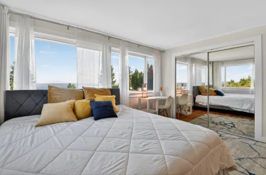 放鬆的海岸逃逸，帶海景的五卧室住宅